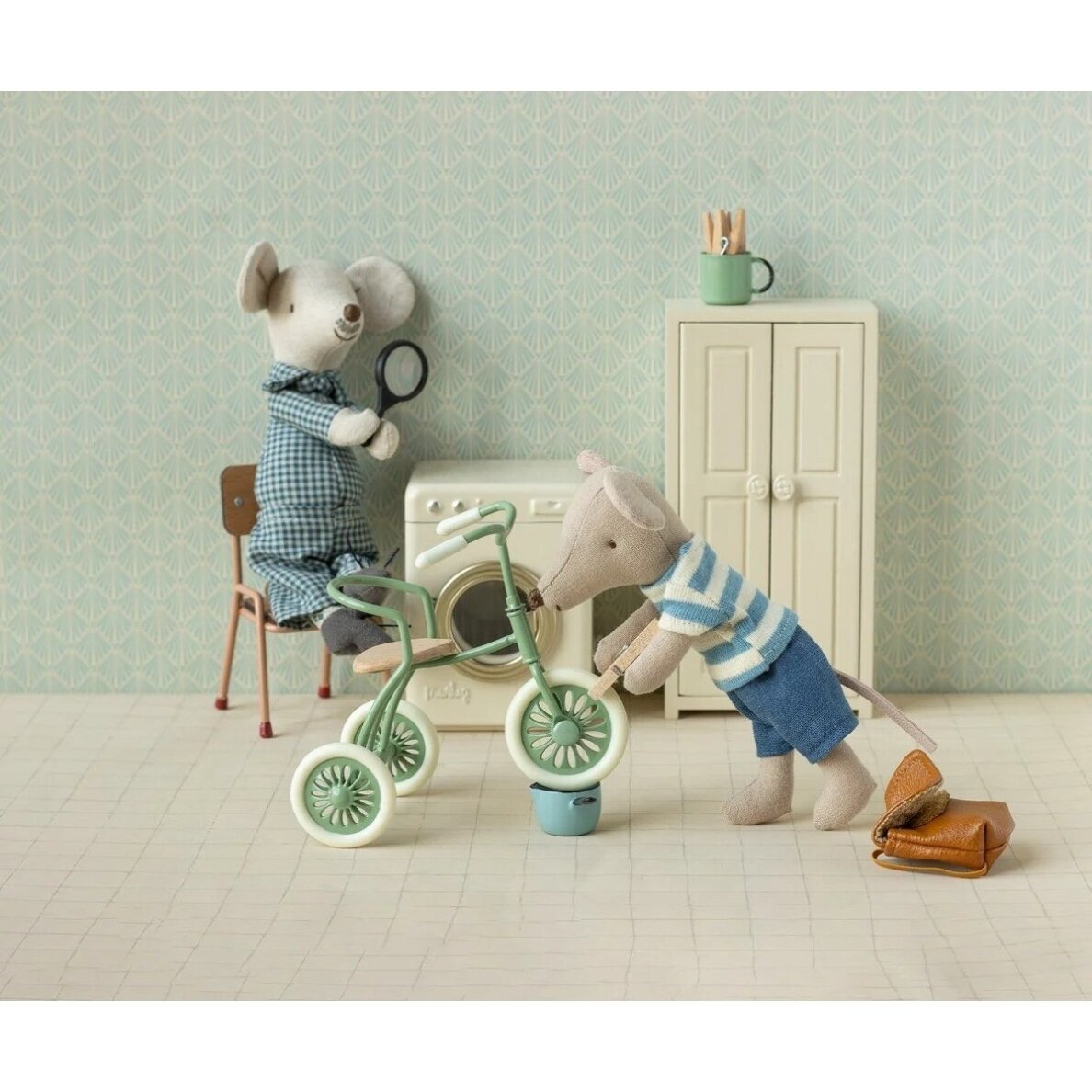 Tricycle Mouse Big brother with backpack 1 Tricycle Mouse Big brother with backpack 1
