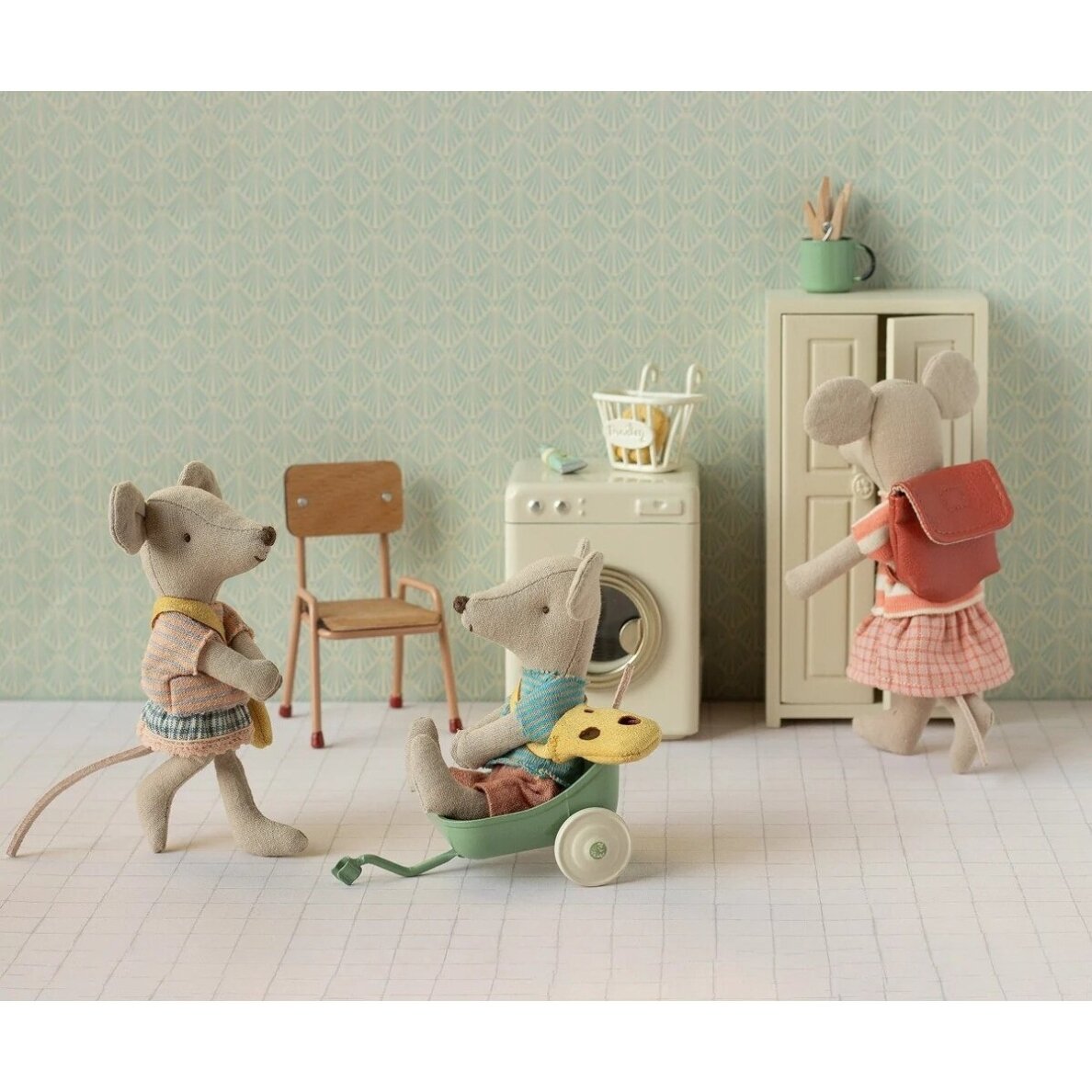Tricycle Mouse Big sister with backpack Coral 1 Tricycle Mouse Big sister with backpack Coral 1