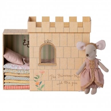 Princess and the pea, Big sister mouse pink in a box 2